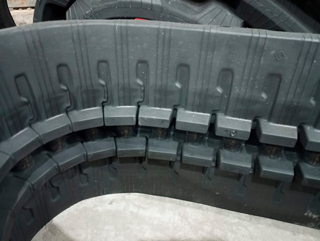 Гусеница резиновая 400x72,5x74R JLL для Kubota U50
